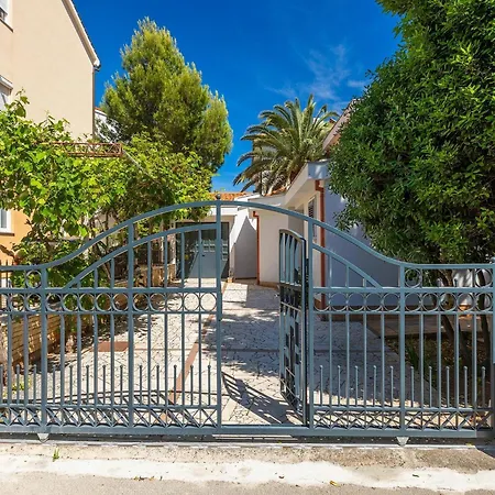 Pet-friendly With Terrace Ferienhaus Medulin