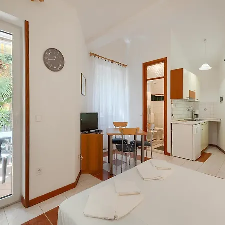 Pet-friendly With Terrace Ferienhaus Medulin