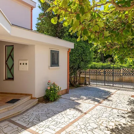Pet-friendly With Terrace Prázdninový dům Medulin